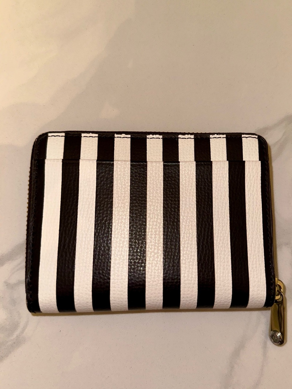 NWOT Henri Bendel West 57th Stripe Zip Around Wallet With Dustbag - Picture 2 of 6